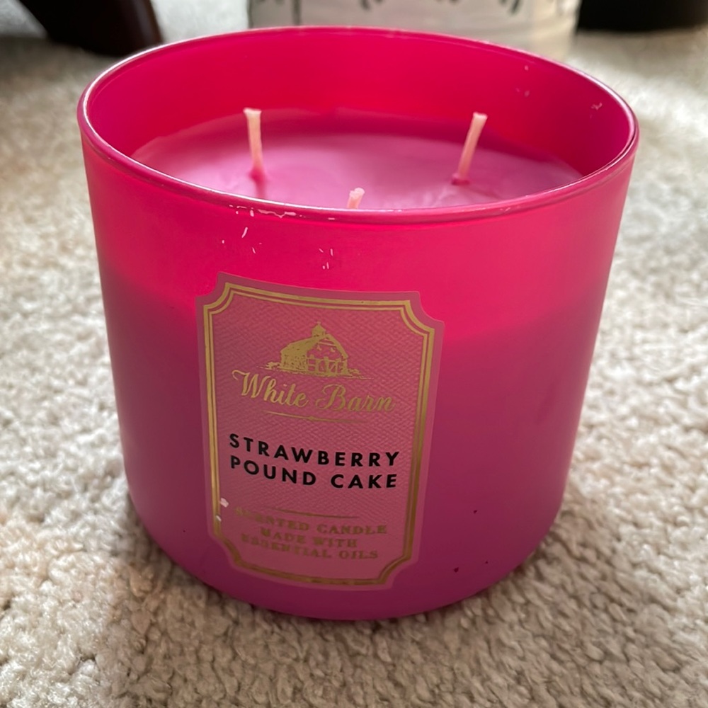 Strawberry Pound Cake - White Barn/Bath and Body Works 3 Wick Candle